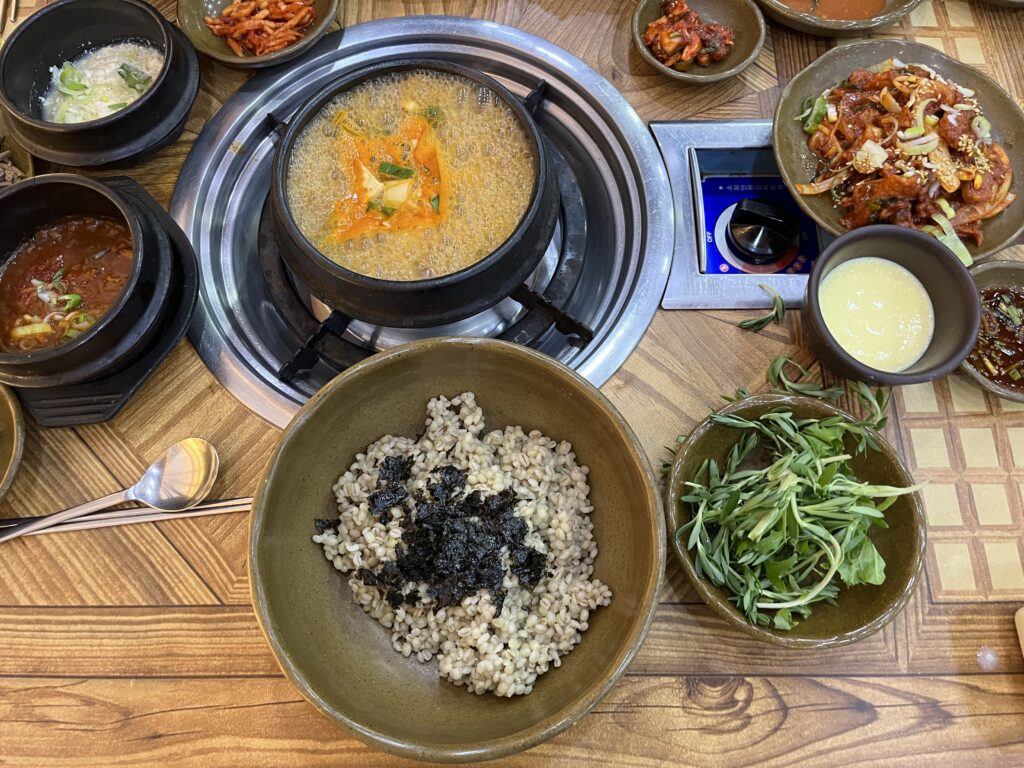the restaurant 'Gamasot Boribapjip', Cheonggukjang and barley rice